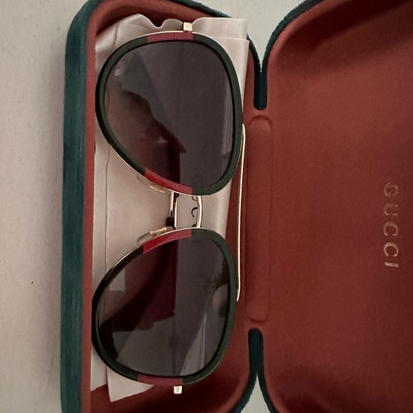 Authentic Gucci unisex sunglasses😎 - Picture 6 of 7
